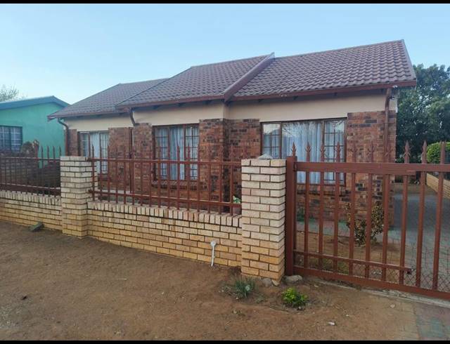 3 BEDROOM HOUSE FOR SALE IN GEELHOUTPARK